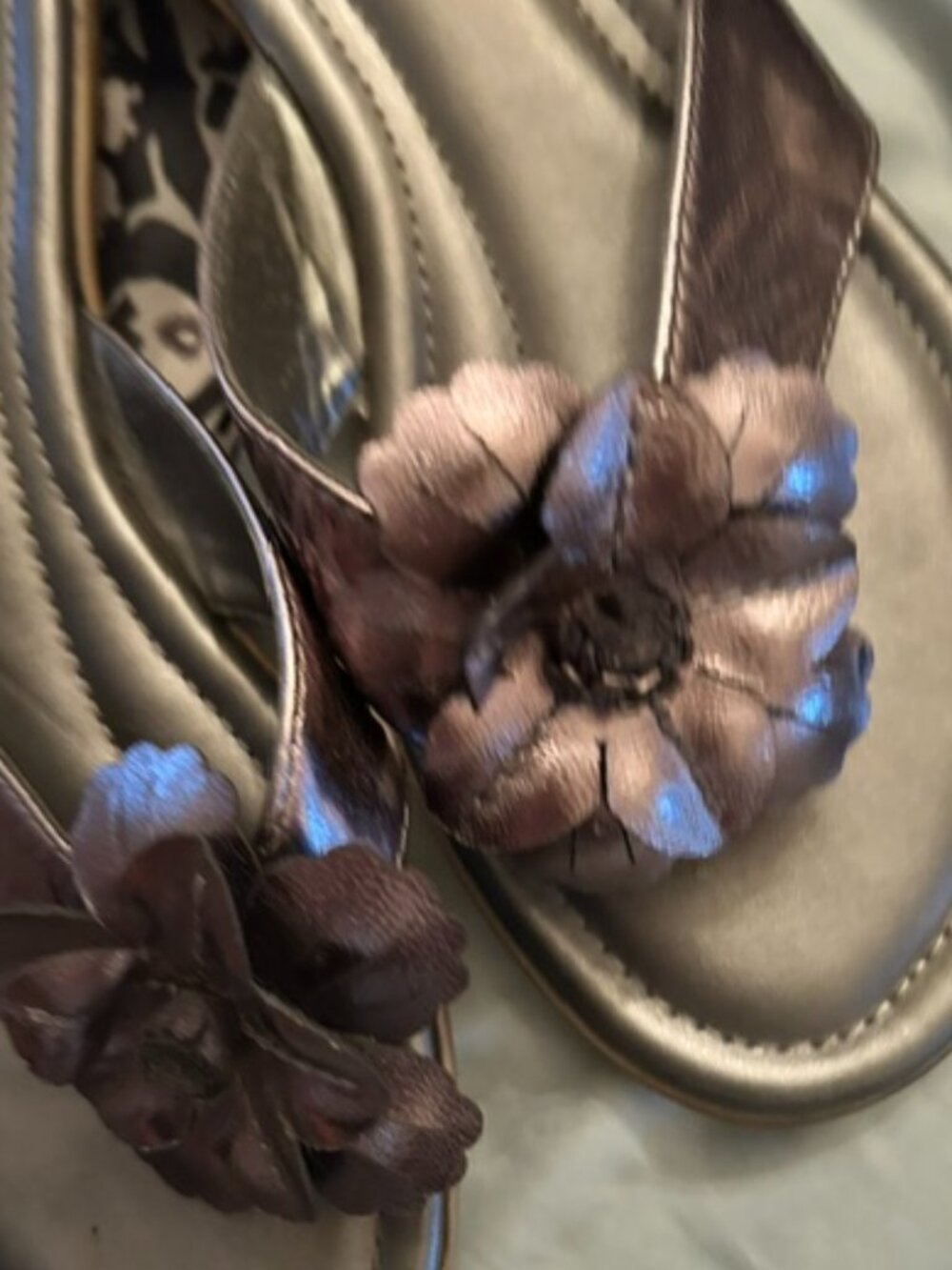 size 81/2 8.5 womens silver floral shoes sandals 8 1/2 eight - Picture 2 of 5